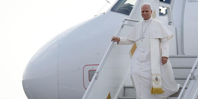Visite du pape en France : dans l’avion du retour, Léon XIV nuance les propos rapportés par les victimes sur le caractère « systémique » des violences sexuelles dans l’Eglise