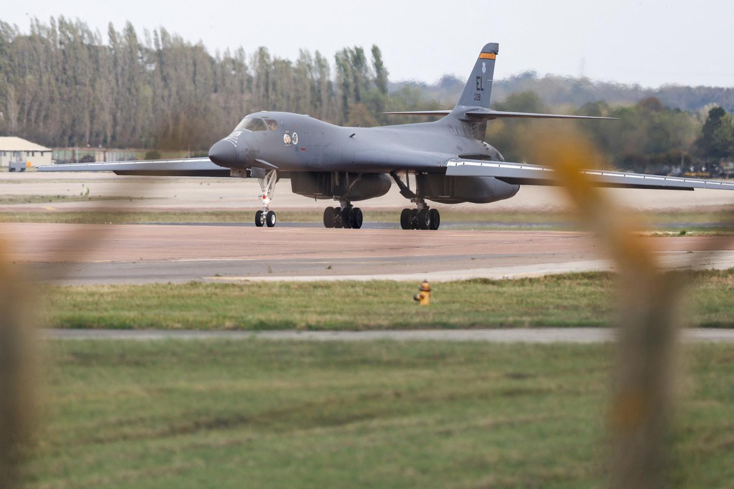 La police britannique arrête un septième suspect pour préparation d'actes terroristes près de la base de Fairford