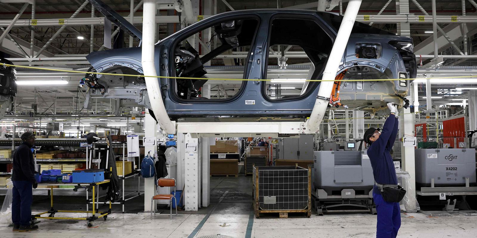 Stellantis arrête quatre usines françaises, 8 000 salariés au chômage partiel