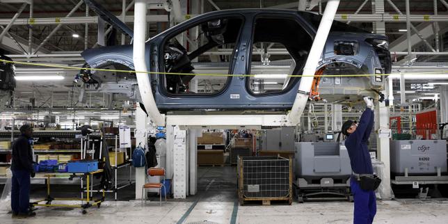 Stellantis arrête momentanément quatre usines en France et place plus de 8 000 salariés en chômage partiel