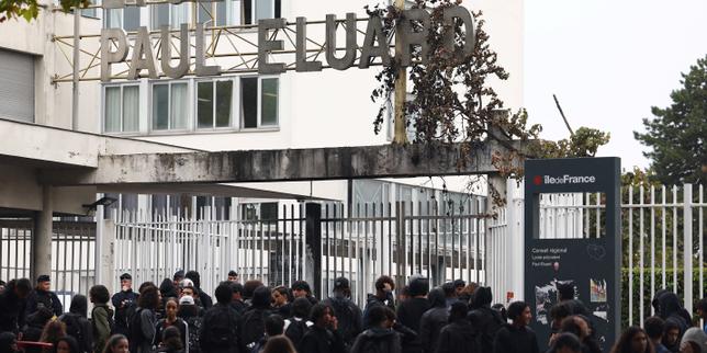Paris suburbs students speak out about injustice amid school blockades