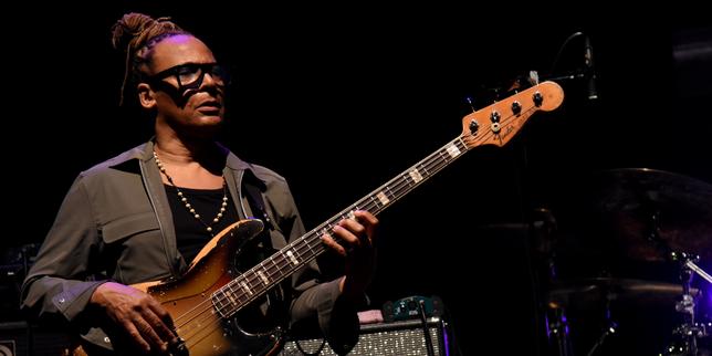 Le bassiste Michel Alibo fête ses 50 ans de carrière au New Morning