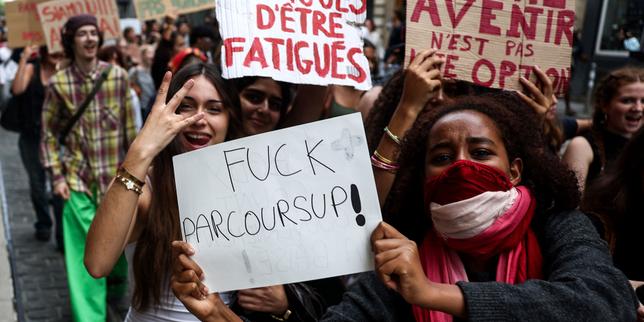 French high school protests spread, hundreds of arrests amid unrest