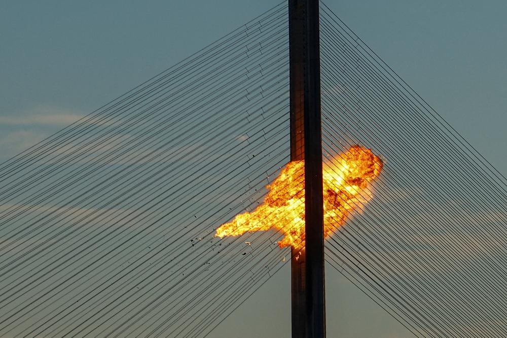Un drone à réaction russe frappe l’un des ponts de Kiev, le 2 octobre 2026. - VALENTYN OGIRENKO/REUTERS