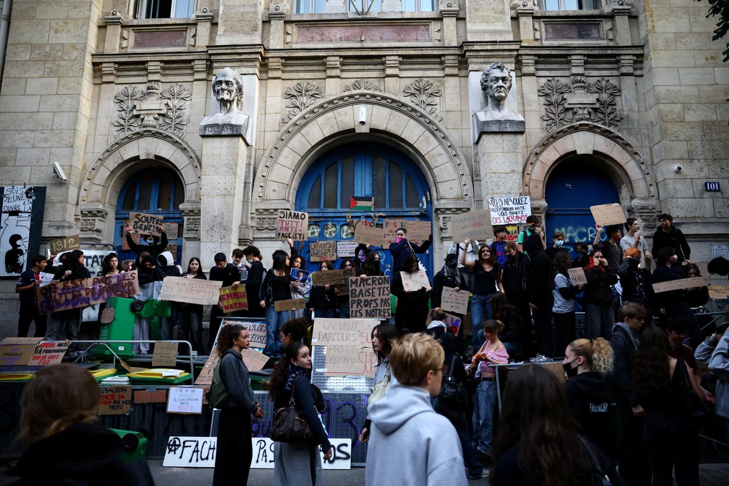 High school protests disrupt 730 schools in France, with new rallies urged