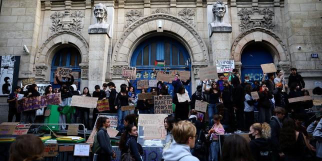 Over 560 French high schools disrupted on Friday