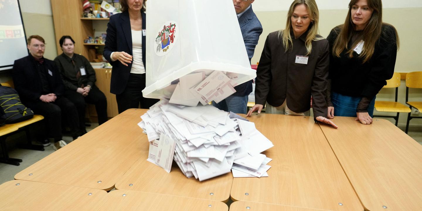 https://img.lemde.fr/2026/10/03/468/0/5616/2808/1440/720/60/0/f6925c4_ftp-1-9xbhpfmsm10d-2026-10-03t203516z-945189698-rc2wvna3a7gd-rtrmadp-3-latvia-election.JPG