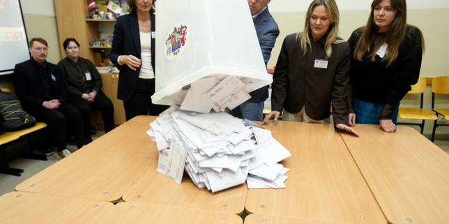 Latvian partial election results suggest pro-European choice