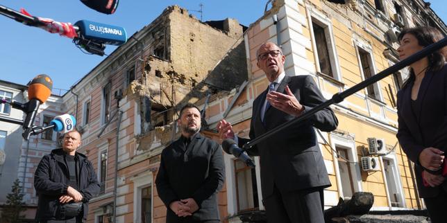 EN DIRECT, guerre en Ukraine : le chancelier allemand, Friedrich Merz, est à Kiev, où « des accords importants seront conclus », déclare Volodymyr Zelensky