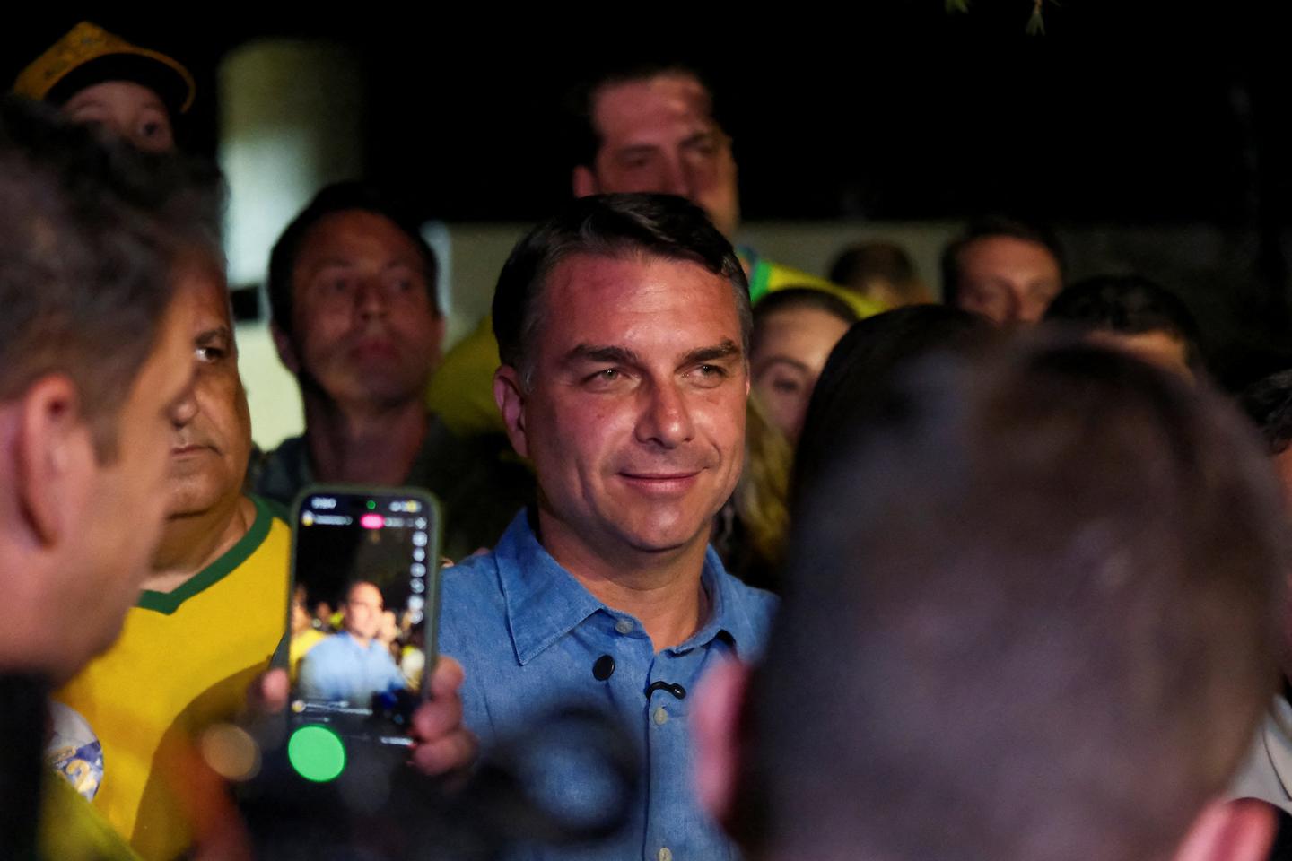 Flávio Bolsonaro secured 47% of the vote in the first round of Brazil's presidential election, edging out incumbent Luiz Inác