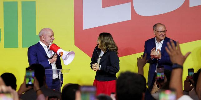 Bolsonaro leads Lula as nail-biter Brazil vote goes to a run-off