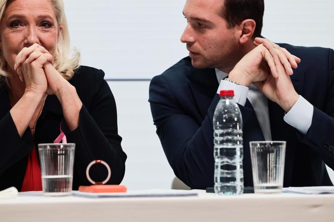 Marine Le Pen et Jordan Bardella au siège du RN, à Paris, le 6 octobre 2026. - CYRIL BITTON/DIVERGENCE POUR « LE MONDE » 