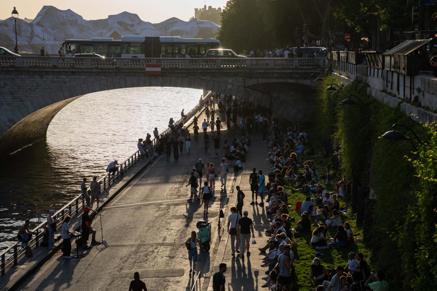 Paris officials seek to redraw the capital’s heritage protection zone