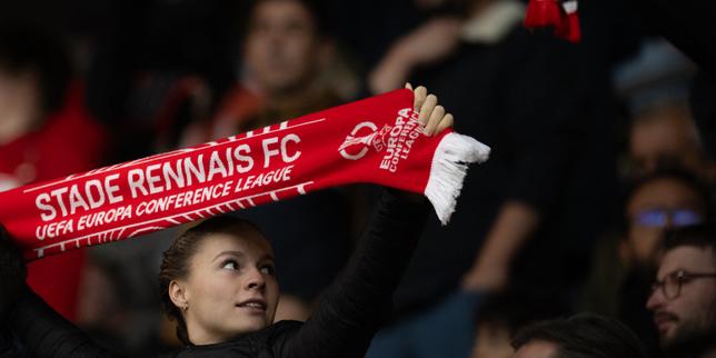 Les femmes tentent de se faire une place dans les stades de football, lieux « conçus et dirigés par des hommes »
