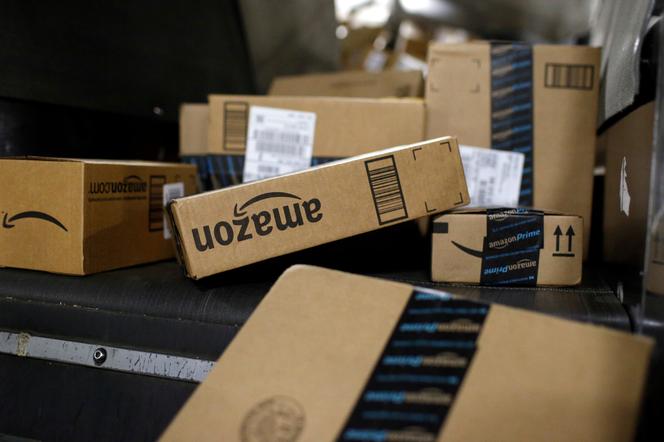 Packages in Amazon boxes move along a conveyor belt at the UPS Worldport hub in Louisville, November 20, 2015.  - PATRICK SEMANSKY/AP PHOTO/PATRICK SEMANSKY