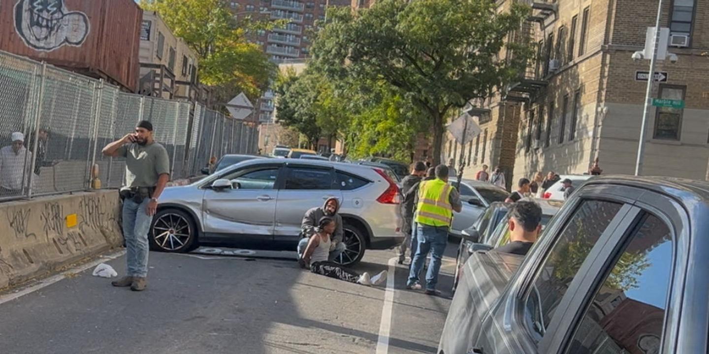 A New York, l’ICE ouvre le feu sur le conducteur d’une voiture, avec un enfant à l’arrière du véhicule