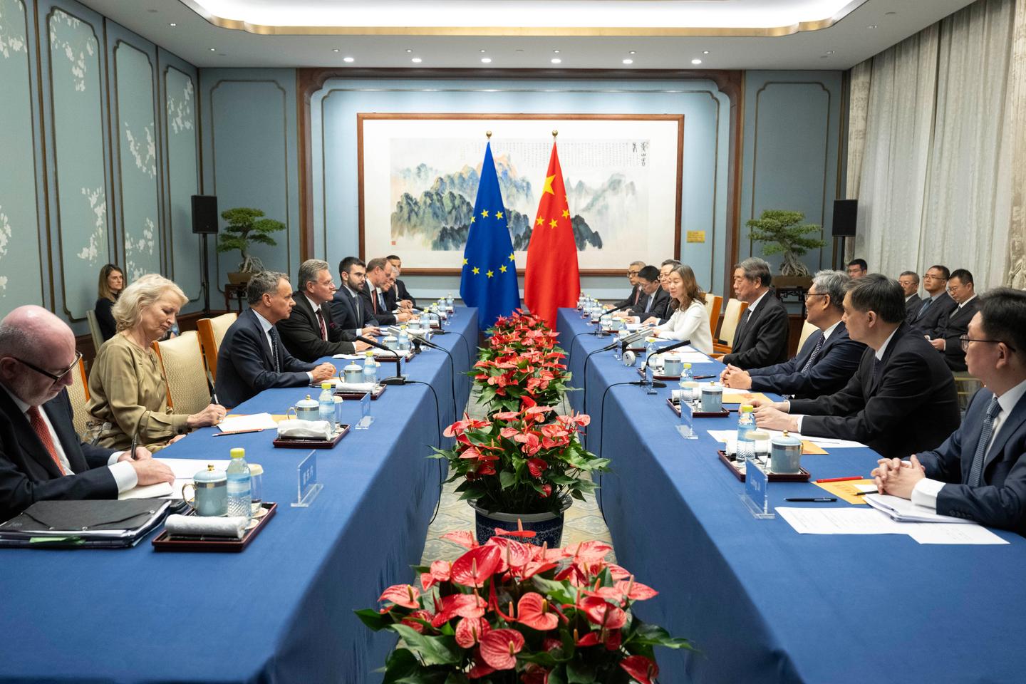 EU and China agree to limit Chinese hybrid car exports