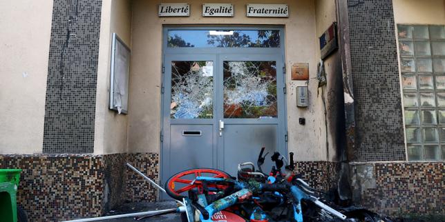 French high school protests: Exhausted principals struggle to deal with violent clashes at their schools