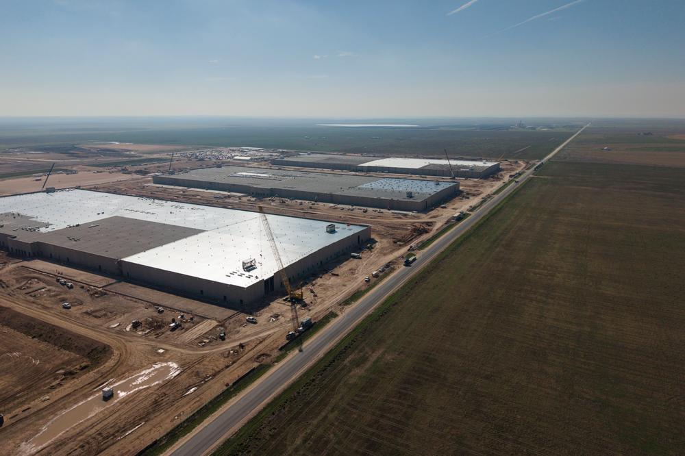 Un data center de Google, en construction le long de la route 152, à Pampa (Texas), le 28 septembre 2026. - RAMSAY DE GIVE POUR « LE MONDE »