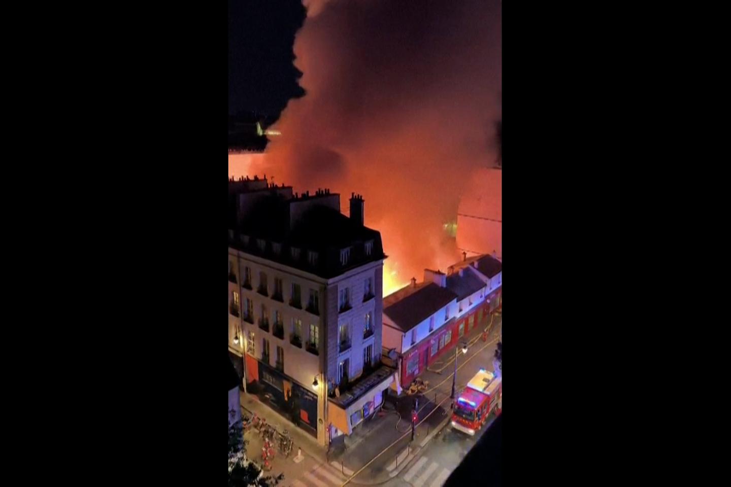 Après l’incendie au marché des Enfants-Rouges, à Paris, les premières ...