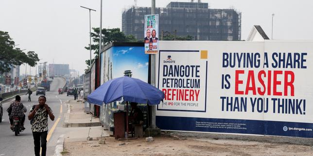 La raffinerie nigériane de Dangote entre en Bourse, portée par l’envolée des prix des carburants
