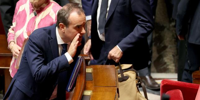 France prepares for rocky budget debate as Socialists vow to fight