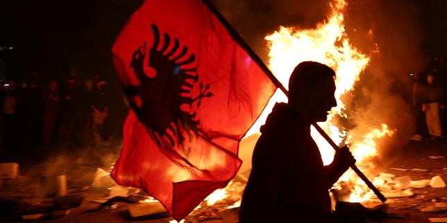 Arnavutluk'ta 'Flamingo Devrimi' başbakanın 'aşağılama' ve 'ilgisizliğine' tepki olarak radikalleşiyor