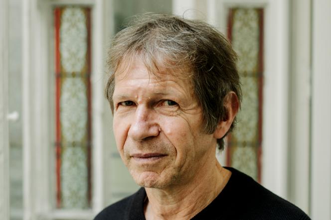 Jean-Marc Jancovici, ingénieur spécialiste de l’énergie et fondateur de The Shift Project, dans les locaux du groupe de réflexion, à Paris, le 12 octobre 2026. - KAMIL ZIHNIOGLU POUR « LE MONDE »