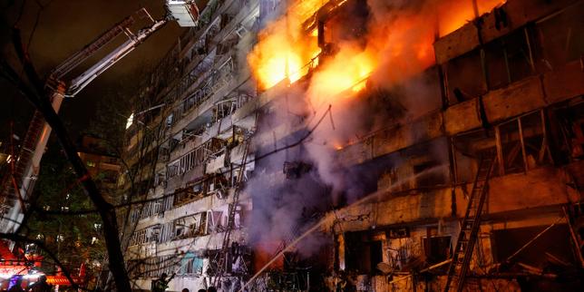 Russian strikes on Ukraine energy sites leave 600,000 without power, says Zelensky