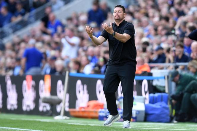 L’entraîneur français de Crystal Palace, Pierre Sage, lors d’un match de Premier League face à Everton, à Liverpool (Royaume-Uni), le 22 août 2026. - PETER POWELL/AFP