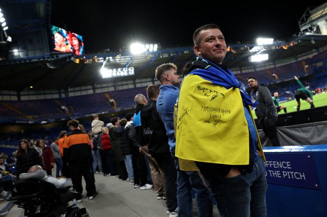 Un supporteur ukrainien du Chakhtar Donetsk, lors du match de Ligue des champions contre l’AEK Athènes, à Stamford Bridge, à Londres, le 14 octobre 2026. - ADRIAN DENNIS/AFP