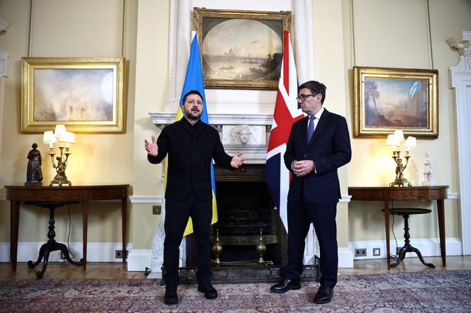 Le président ukrainien, Volodymyr Zelensky, et le premier ministre britannique, Andy Burnham, à Londres, le 14 octobre 2026.  - HENRY NICHOLLS VIA AP