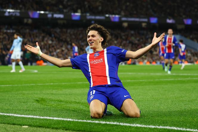 Maghnes Akliouche, après le 4ᵉ but du Paris Saint-Germain, au stade Etihad, à Manchester (Royaume-Uni), le 14 octobre 2026. - PHIL NOBLE/REUTERS