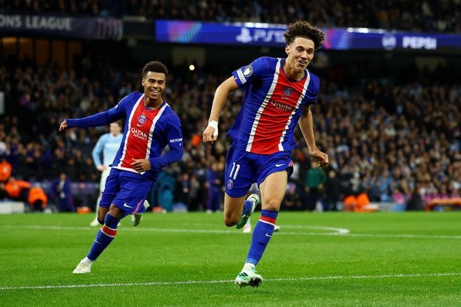 Maghnes Akliouche célèbre le dernier but parisien qui a permis au PSG de s’imposer (4-2) sur la pelouse de Manchester City, le 14 octobre 2026, en Ligue des champions. - PHIL NOBLE/REUTERS