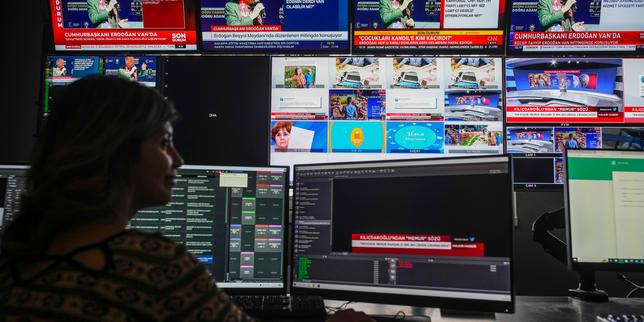 Turquie : la principale chaîne privée de télévision d’opposition, Halk TV, investie par la police
