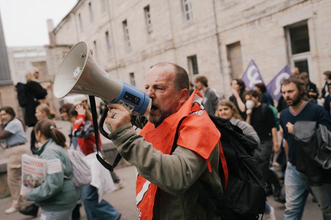 Frédéric, dit « Fred », 55 ans, syndicaliste de Force ouvrière, lors de la manifestation, à Besançon, le 13 octobre 2026. - LÉO KELER/HORS FORMAT POUR «LE MONDE»