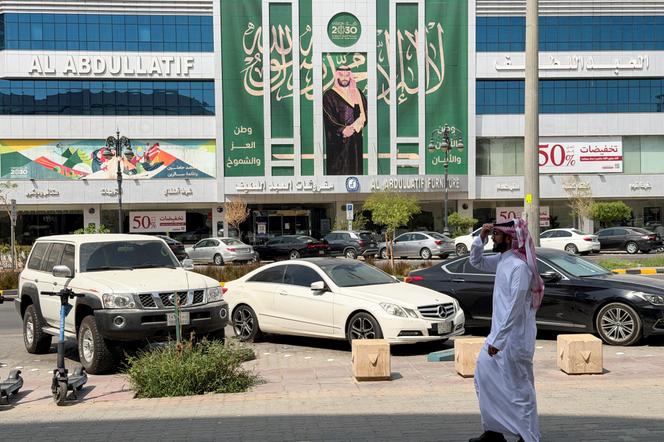 Une banderole à l’effigie du prince héritier d’Arabie saoudite, Mohammed Ben Salman, à Riyad, le 15 octobre 2026. - REUTERS