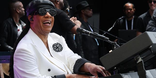 A l’Accor Arena de Paris, la légende Stevie Wonder retrouve la clé de son génie