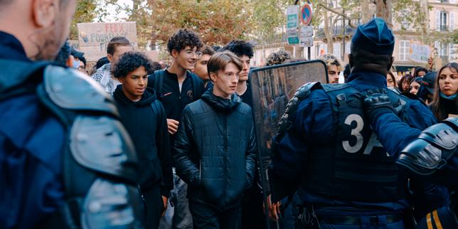 Etre un des visages de la mobilisation lycéenne sur les réseaux sociaux et dans les médias, une notoriété soudaine à double tranchant