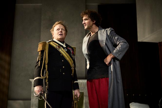Laurent Stocker et Sébastien Pouderoux dans « Ruy Blas », salle Richelieu, à la Comédie-Française, à Paris, le 7 octobre 2026. - CHRISTOPHE RAYNAUD DE LAGE/COLLECTION COMÉDIE-FRANÇAISE
