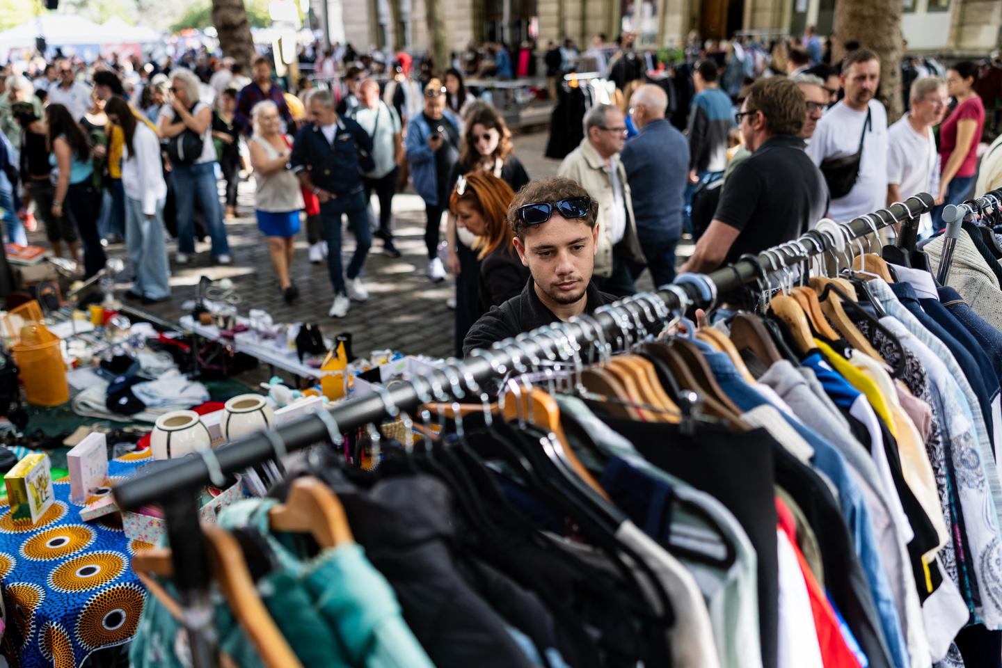 French clothing sales fell 15% in September as warm weather curbed demand