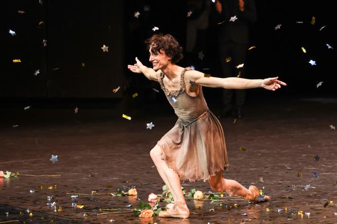 Dorothée Gilbert greets the audience at the Paris Opera on October 15, 2026. - HELENA BUCKLEY/ONP