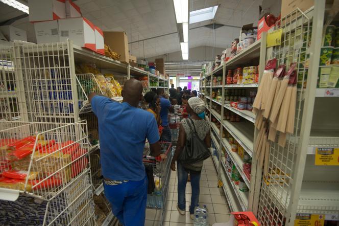 Un supermarché en Guadeloupe, le 5 septembre 2017. - HELENE VALENZUELA/AFP