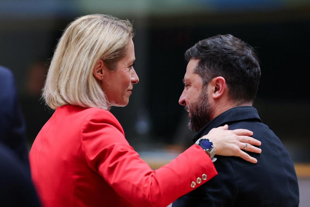 La cheffe de la diplomatie européenne, Kaja Kallas, et Volodymyr Zelensky, le 16 octobre 2026, à Bruxelles.  - STEPHANIE LECOCQ/REUTERS