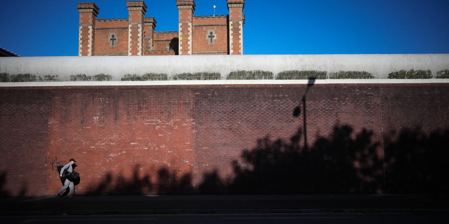 Au Royaume-Uni, la réforme du gouvernement travailliste pour vider les prisons fait polémique