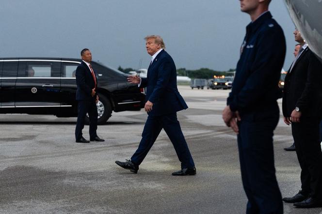 Donald Trump, à l’aéroport international President-Donald-J.-Trump, à West Palm Beach (Floride), le 17 octobre 2026. - ERIC LEE/GETTY IMAGES VIA AFP