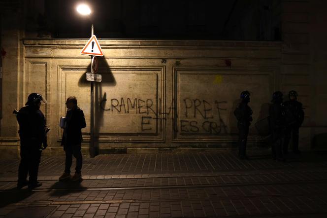 La résidence préfectorale saccagée à Bordeaux, le 17 octobre 2026. - MORGAN FACHE/DIVERGENCE POUR « LE MONDE »