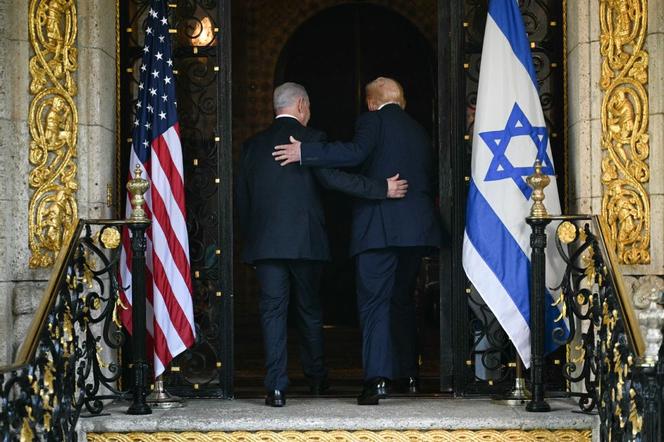 Benyamin Nétanyahou et Donald Trump à la résidence personnelle du président américain, à Mar-a-Lago (Floride), le 29 décembre 2025.  - JIM WATSON/AFP