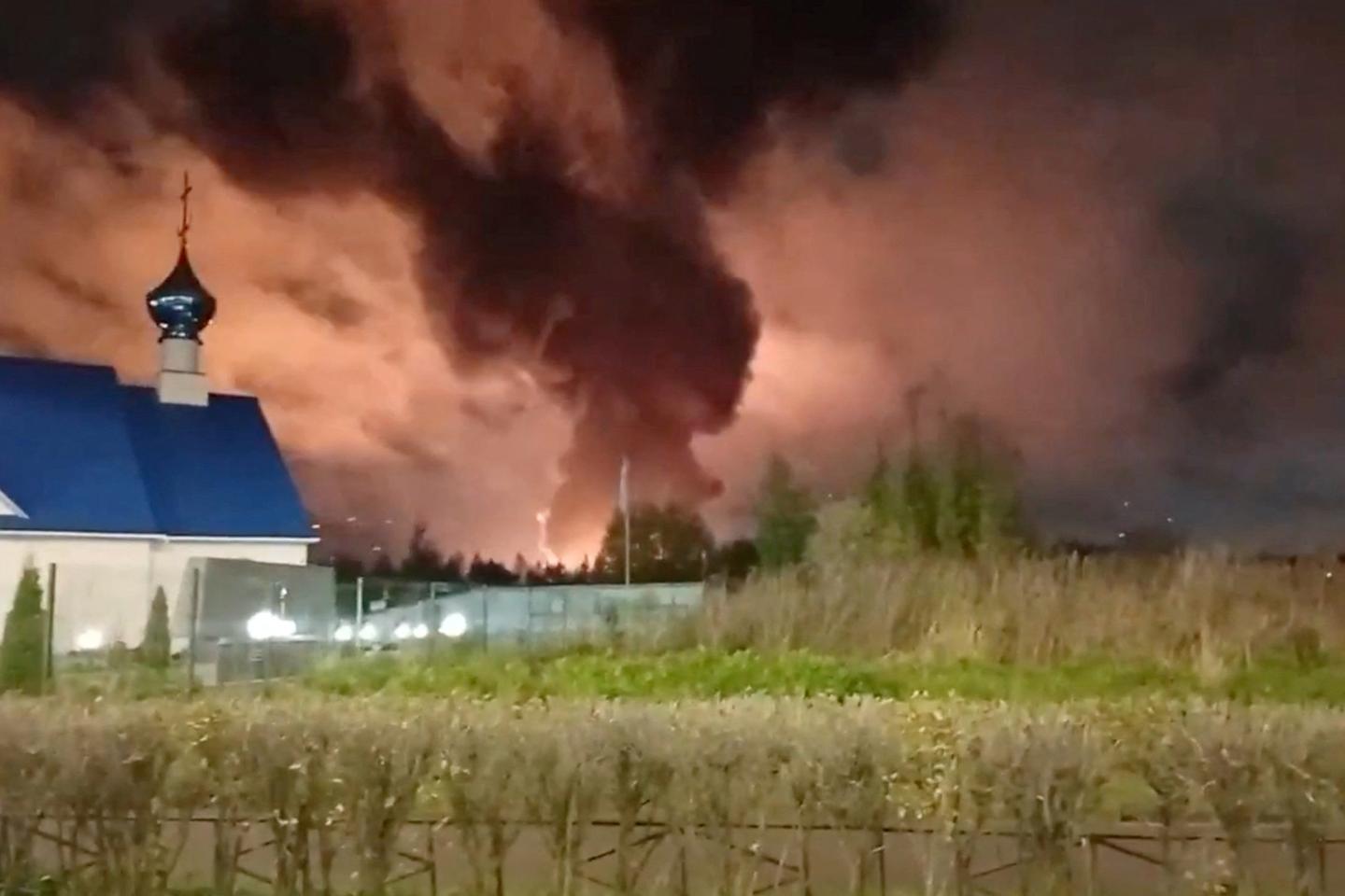 L'Ukraine met le feu à la raffinerie de Saint-Pétersbourg dans une attaque de drones à grande échelle