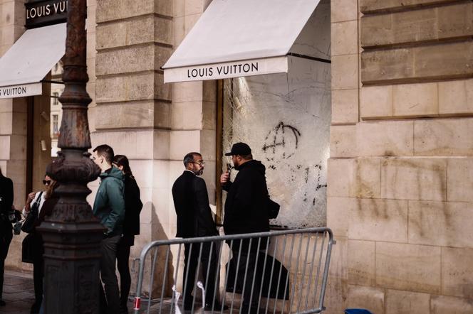Le magasin Louis Vuitton de la rue Saint-Honoré, à Paris, le 18 octobre 2026.  - KAMIL ZIHNIOGLU POUR « LE MONDE »